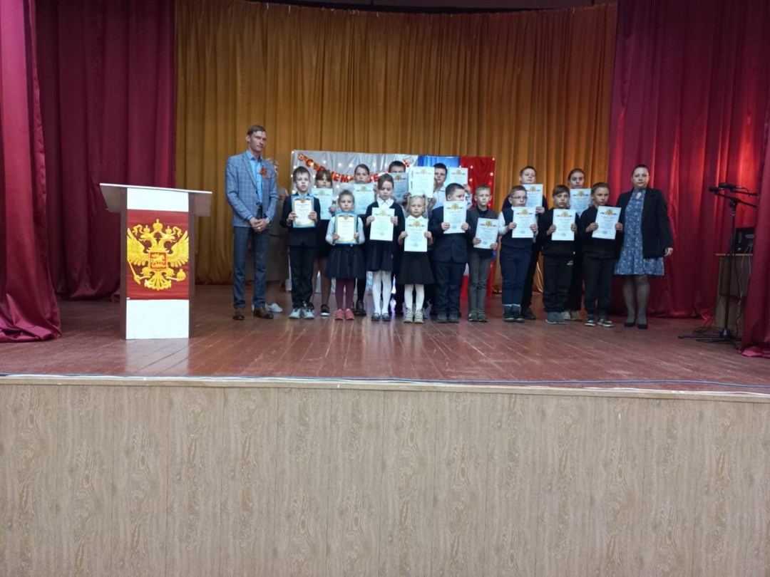 Литературно- музыкальная композиция &amp;quot; Мы помним, мы гордимся&amp;quot;.